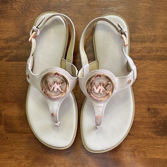 Soft pink with rose gold detailing. Warn twice. - Picture 2 of 5